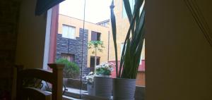 Habitaciones con todos los servicios en Lima Este a 1 cuadra del Banco de Crédito Sede Central