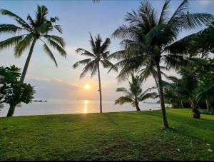 MJ Beautiful sunset beach house