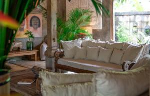 Luxurious Bohemian 4-bedroom open living Villa by Triang Villas