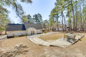 Cozy Couples Getaway with Private Yard in Cameron