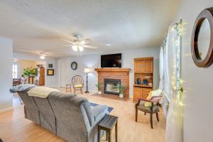 Cozy Couples Getaway with Private Yard in Cameron