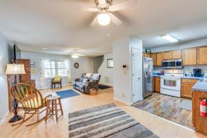 Cozy Couples Getaway with Private Yard in Cameron