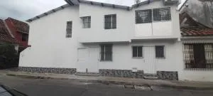 APARTAHOTEL BUSTAMANTE APTO 2 vip - 卡利马