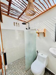 Phòng Deluxe Giường Đôi Có Ban Công (Deluxe Double Room with Balcony)