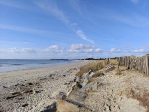 Maisons de vacances Maison de vacances a 500m de la plage avec piscine, jardin et equipements inclus - FR-1-639-126 : photos des chambres