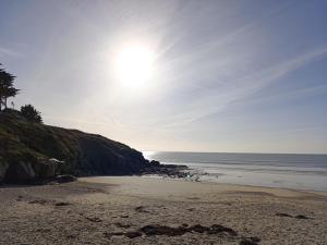 Maisons de vacances Maison de vacances a 500m de la plage avec piscine, jardin et equipements inclus - FR-1-639-126 : Maison de Vacances