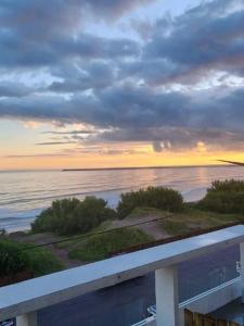 DPTO FRENTE Al MAR EN QUEQUEN CON PISCINA