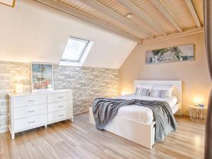 Chalet lumineux avec grand jardin et parking privé à Merville-Franceville-Plage - FR-1-788-55