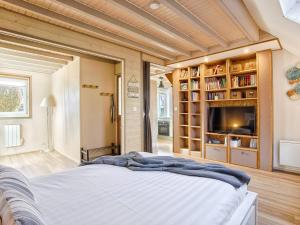 Chalet lumineux avec grand jardin et parking privé à Merville-Franceville-Plage - FR-1-788-55