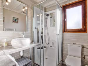 Chalets Chalet lumineux avec grand jardin et parking prive a Merville-Franceville-Plage - FR-1-788-55 : photos des chambres