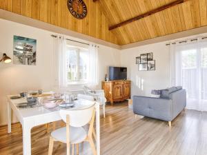 Chalet lumineux avec grand jardin et parking privé à Merville-Franceville-Plage - FR-1-788-55
