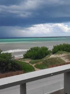 DPTO FRENTE Al MAR EN QUEQUEN CON PISCINA - Quequén