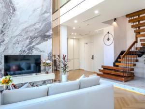 Ecopark Duplex Homestay by QMP