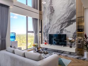 Ecopark Duplex Homestay by QMP