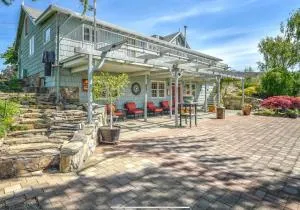 Blackbird Glen Bed and Breakfast, Glenmore, Kelowna, BC - Winfield