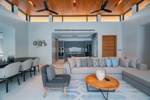 3BR Pool Villa at Botanica Modern Loft in Bangtao
