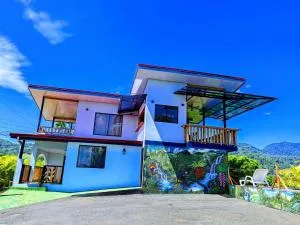 House top of the hill - San Gerardo