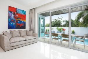 2BR Miami-style Pool Villa in Kamala, Villa Janine