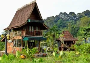 Villa Paviliun by Santosa Stable & Resort - Gunungpati