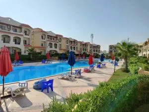 شاليه مصيفي فاخر قرية لاسيرينا الساحل الشمالي - Aḑ Ḑab‘ah