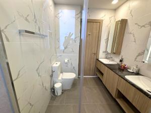 Super Luxury 4 Bedroom Private Pool Villa with Jacuzzi, Near 711, 10 minutes to Walking Street and Pattaya Beach - MT4