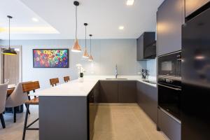 Super Luxury 4 Bedroom Private Pool Villa with Jacuzzi, Near 711, 10 minutes to Walking Street and Pattaya Beach - MT4