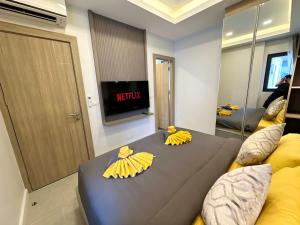 Super Luxury 4 Bedroom Private Pool Villa with Jacuzzi, Near 711, 10 minutes to Walking Street and Pattaya Beach - MT4