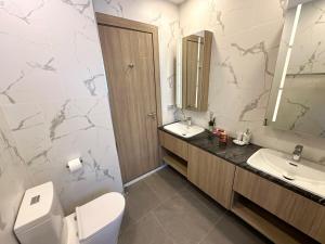 Super Luxury 4 Bedroom Private Pool Villa with Jacuzzi, Near 711, 10 minutes to Walking Street and Pattaya Beach - MT4