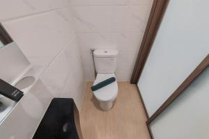 Nice and Homey Studio Room at Sky House BSD Apartment By Travelio