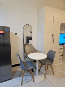 Homes2Retreat - Cozy & Elegant Studio in JVC