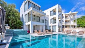 5 Bedroom Villa Close to the Town 1304