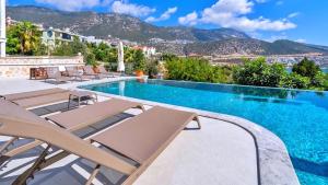 5 Bedroom Villa Close to the Town 1304