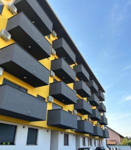 Diamond airport JACUZZI&SAUNA apartman Ledine