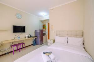 Simply Look Studio Room at Maple Park Sunter Apartment By Travelio