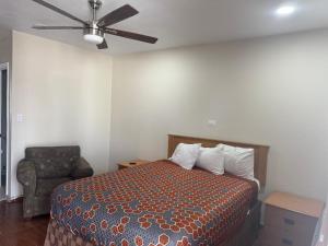 Queen Room - Smoking room in Townhouse Inn and Suites