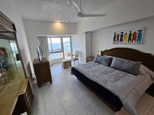 Tropical Paradise Getaway in Acapulco with Private Infinity Pool