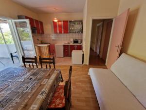 Apartment in Okrug Donji with sea view, terrace, air conditioning, WiFi 5136-1