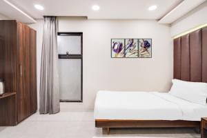 Palette by CheckIn Country Club Surat