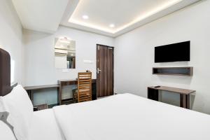 Palette by CheckIn Country Club Surat