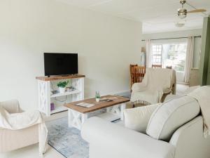 Deja Blue, Amblewood Guesthouse