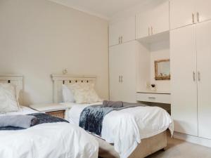 Deja Blue, Amblewood Guesthouse