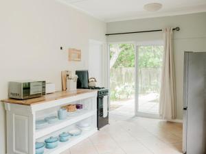 Deja Blue, Amblewood Guesthouse