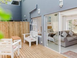 Sea La Vie, Amblewood Guesthouse