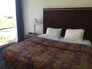 Standard Room, 1 King Bed, Non Smoking room in Rodeway Inn Oceanside Marina