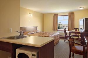 Super 8 by Wyndham Fort Saskatchewan