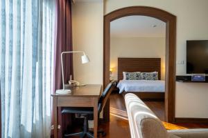 Journeyhub Sukhumvit 26, Bangkok - Formerly St James Hotel