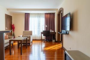 Journeyhub Sukhumvit 26, Bangkok - Formerly St James Hotel