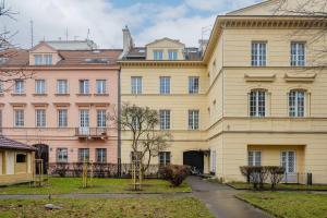 Nowy Świat Apartament w Centrum Warszawy by Noclegi Renters