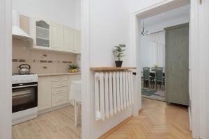 Nowy Świat Apartament w Centrum Warszawy by Noclegi Renters