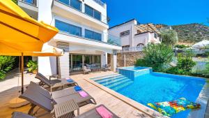 5 Bedroom Luxury villa - walking distance to the town